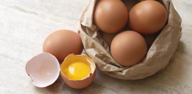 ¿Cómo puedo saber con seguridad si un huevo tiene salmonella en la cáscara?