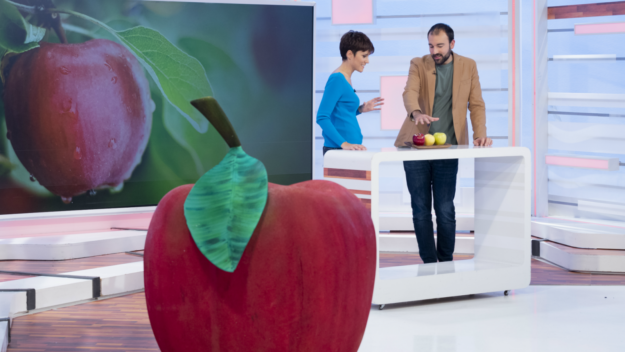 Es bueno pelar la manzana