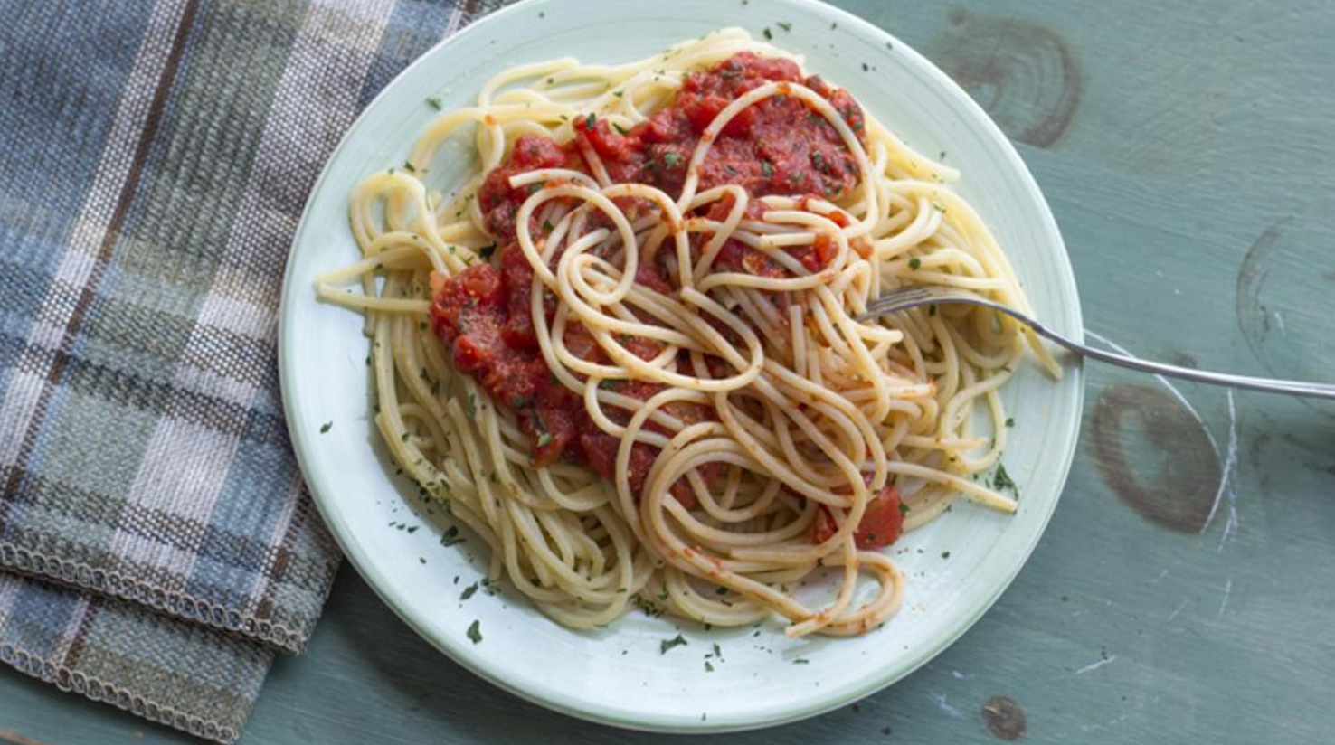 ¿Es peligroso comer pasta que ha sido conservada a temperatura ambiente?