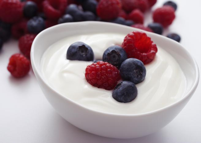 ¿Es sano cenar sólo una fruta o yogur?