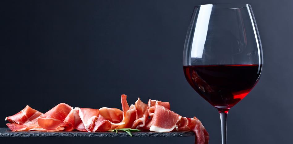 ¿Funciona la dieta del vino y el jamón que recomiendan algunos médicos?