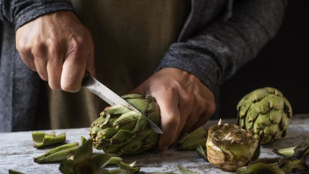 ¿Se transmite el coronavirus a través de los alimentos?