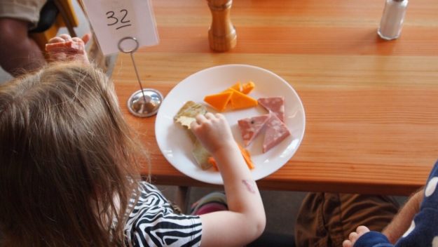 cropped-child_eating_kids_childhood_meal_eat_food_enjoying_children-703209