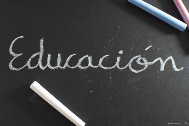 Educación pizarra tizas