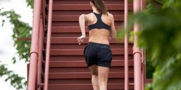 Subir escaleras corriendo Subir escaleras corriendo