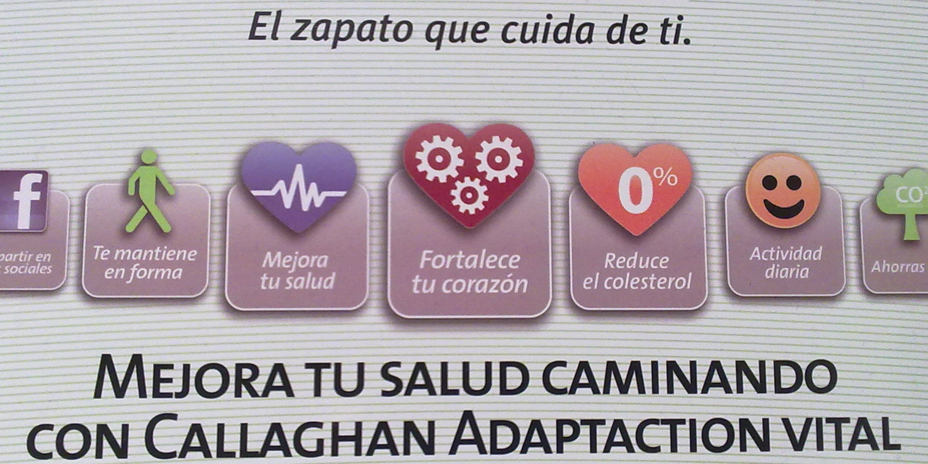 Zapatos "milagrosos" Fotografía callejera de una declaración de salud en unos zapatos